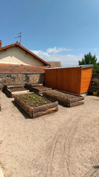 Abri bois école de Mélas