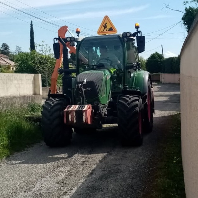 Fauchage des bords de voirie : le passage de l’épareuse a démarré mi-avril