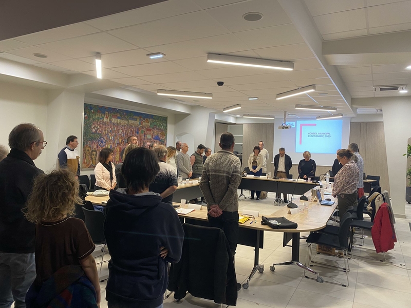 Hommage aux victimes des attentats du 13 novembre 2015 en conseil Municipal