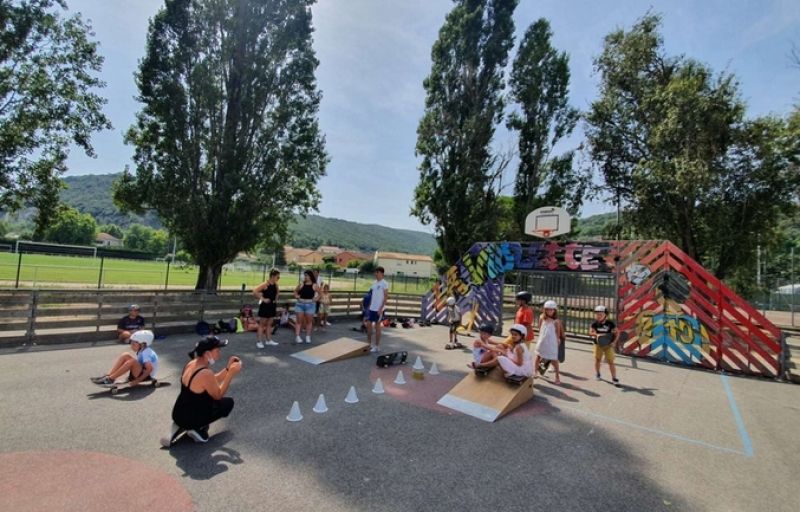 Initiation au skateboard avec l'association Monteil Slide