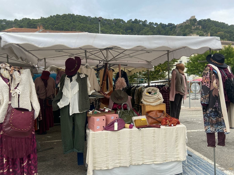 Le marché du jeudi matin au Teil : La Boutique Alex