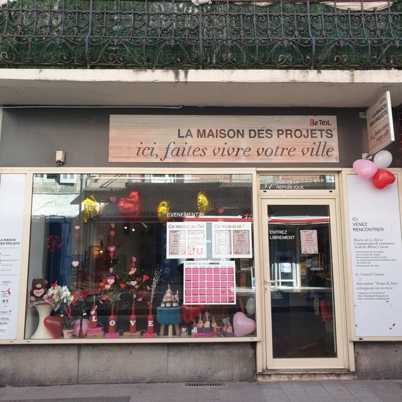Ouverture de la "Boutique éphémère du Xav'" pour la Saint-Valantin, au 37 rue de la République au Teil