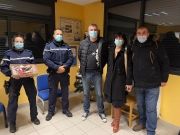 Paniers garnis pour ceux qui travaillent le soir du réveillon de Noël -1