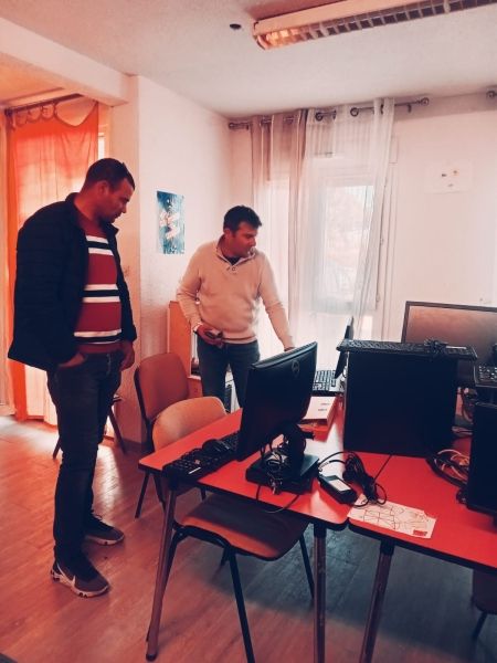Une nouvelle remise d'ordinateurs avec ACCES Emploi