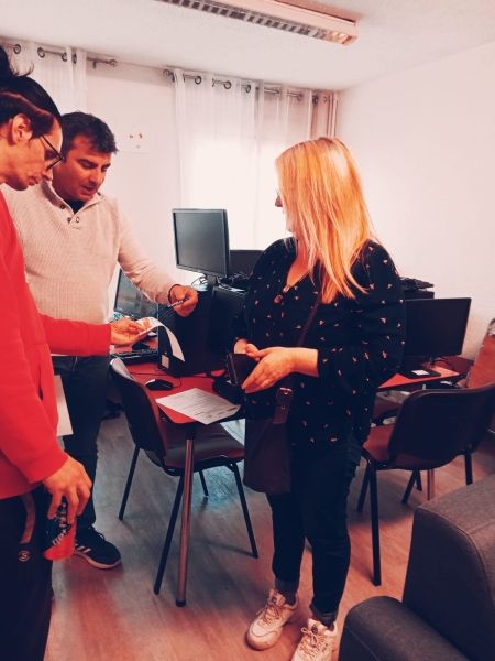Une nouvelle remise d'ordinateurs avec ACCES Emploi